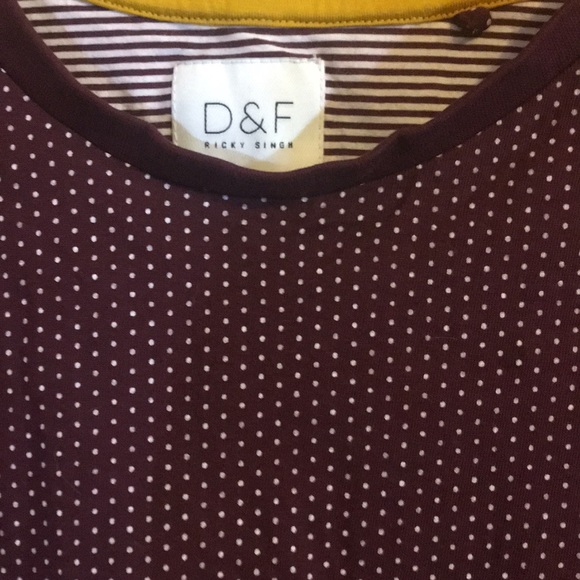 Long sleeved tee. Polka dot size small - Picture 2 of 4